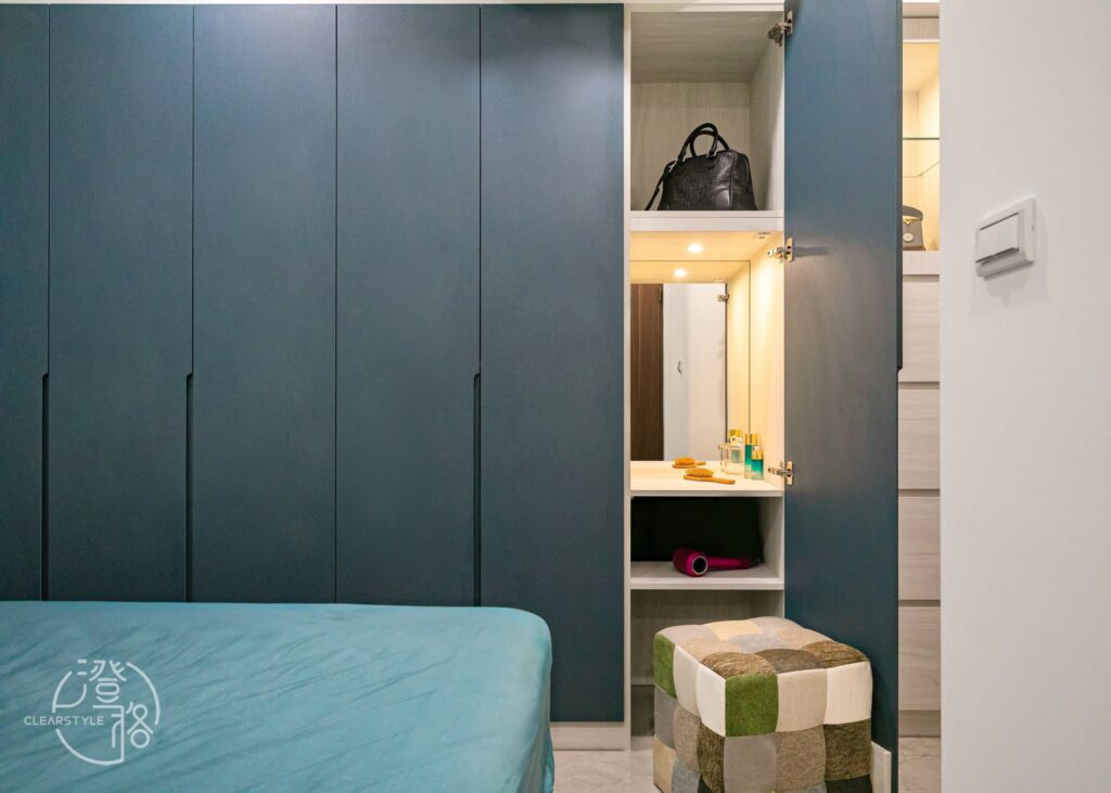 wardrobe-combined-with-cosmetic-cabinet